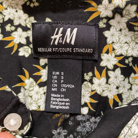 H&M Men’s Floral Button-Up Shirt | Black White Yellow Flower Print Long Sleeve - Picture 3 of 8